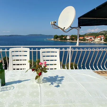 Apartment Iva-2 *