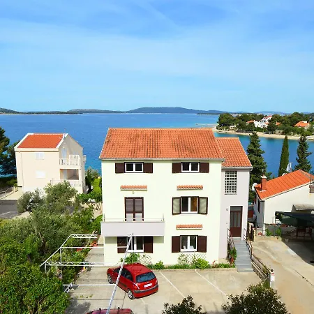 Apartment Iva-2 *